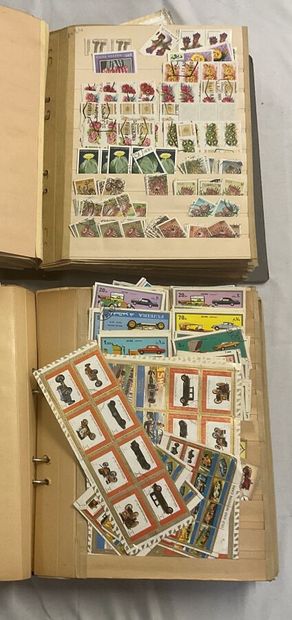 21 Albums Thématique : Ensemble de timbres...