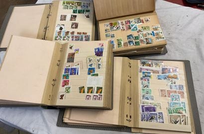 22 albums Thématique : Ensemble de timbres...