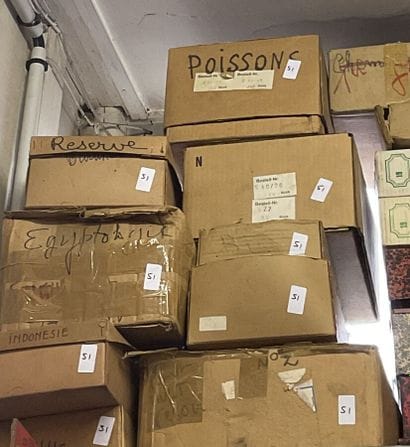 9 cartons Monde : Lot de timbres en cartons...