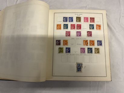 10 classeurs Monde : Timbres de toutes périodes,...