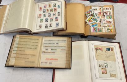 25album + 1 pochette Divers : Lot de timbres...