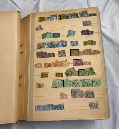 32 albums Colonies Françaises : Timbres des...