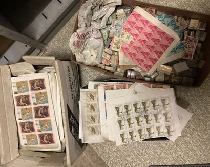 30 cartons Divers : Important lot de timbres...