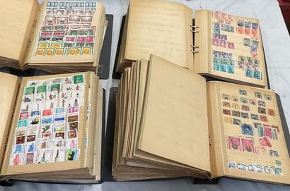 14 Albums Monde : Timbres de toutes périodes,...