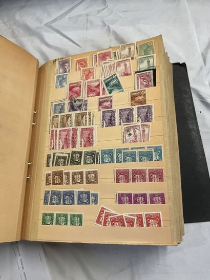 32 albums Colonies Françaises : Timbres des...