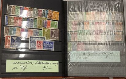 91 albums + Vrac. Monde: Timbres de toutes...