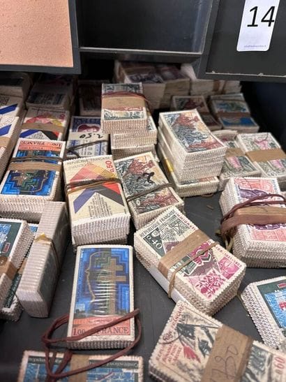 80 Tiroirs Paquet de timbres : Important...