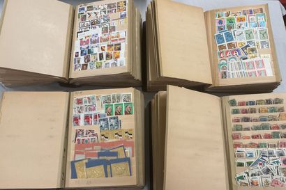 27 Albums Monde : Timbres de toutes périodes,...