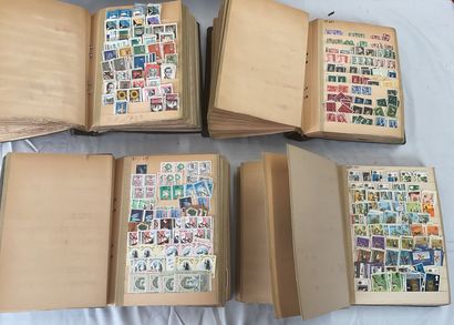 33 Albums Monde : Timbres de toutes périodes,...