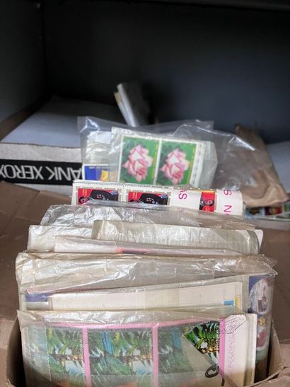 Cartons + Classeurs Monde : Important ensemble...