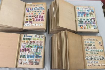 27 Albums Monde : Timbres de toutes périodes,...