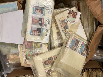 6 Cartons + Sacs Monde - Thématique : Timbres...