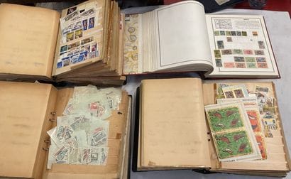 30 Albums Monde : Timbres de toutes périodes,...