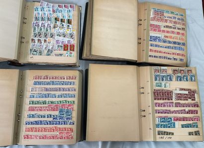 31 Albums Faciale : Important lot de timbres...
