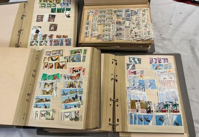 22 albums Thématique : Ensemble de timbres...