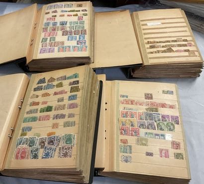 32 albums Colonies Françaises : Timbres des...