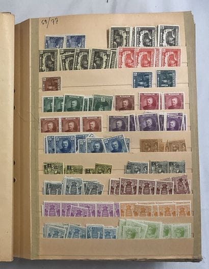 3 Albums Monaco : Ensemble des timbres par...