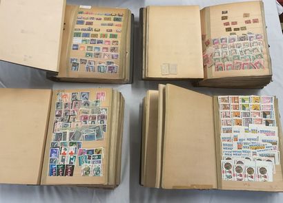 31 Albums Monde : Timbres de toutes périodes,...