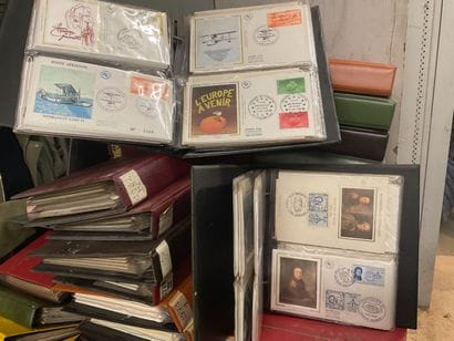 114 Albums France - 1er Jour : Ensemble d'enveloppes...