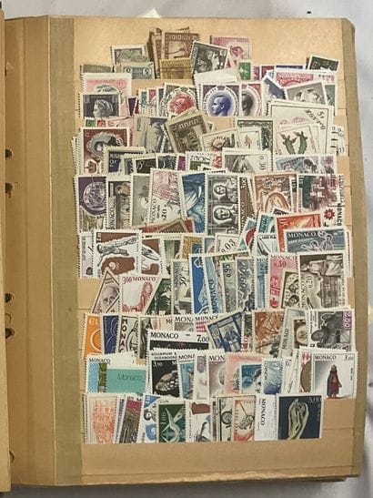 3 Albums Monaco : Ensemble des timbres par...