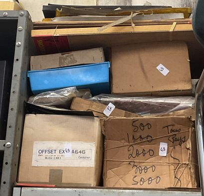 44 cartons + vrac Monde + Thématique : Important...