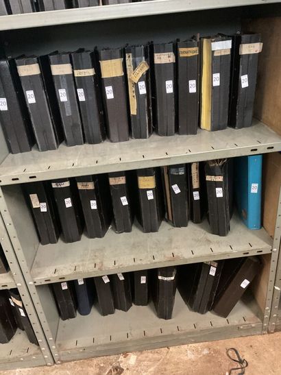 27 Albums Monde : Timbres de toutes périodes,...