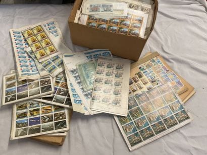 7 cartons + vrac Thématique : Ensemble de...