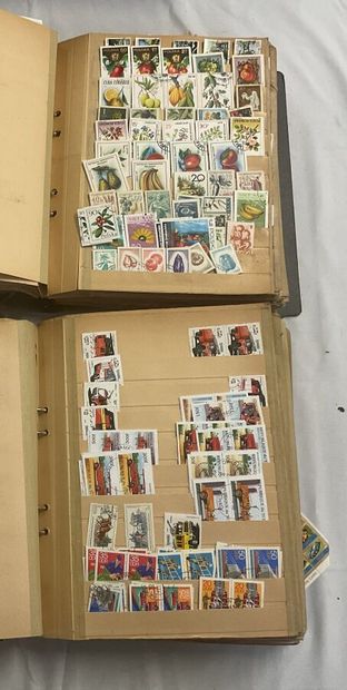 21 Albums Thématique : Ensemble de timbres...