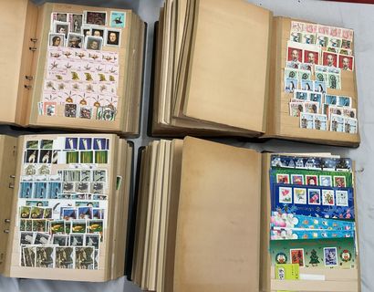 22 Albums Monde : Timbres de toutes périodes,...