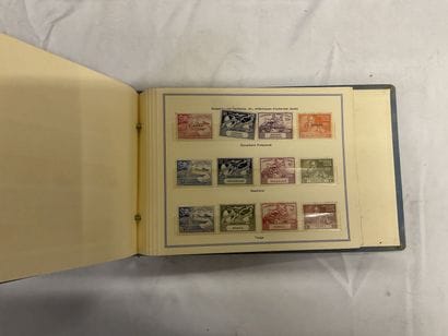 10 classeurs Monde : Timbres de toutes périodes,...