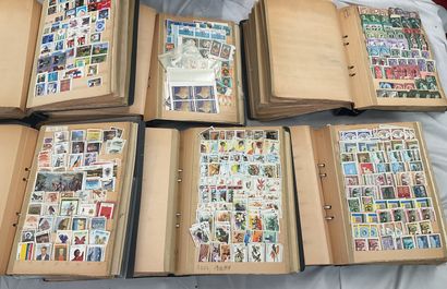 31 Albums Monde : Timbres de toutes périodes,...