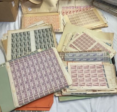 4 cartons + pochettes en vrac Colonies -...