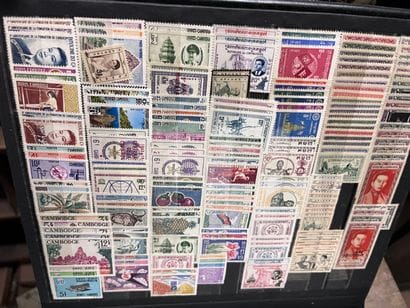 31 Classeurs Colonies françaises : Timbres...