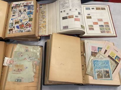 30 Albums Monde : Timbres de toutes périodes,...
