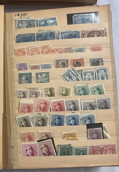 4 Albums Belgique : Ensemble des timbres...