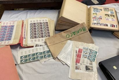 2 albums + pochettes Monaco : Important lot...