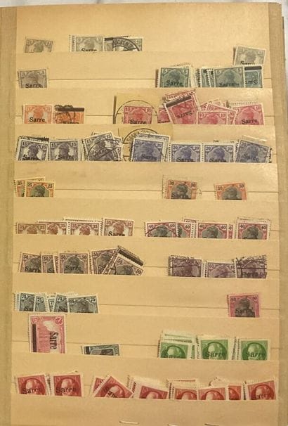 1 Album Sarre : Ensemble de timbres de Sarre...