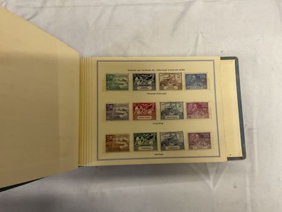 10 classeurs Monde : Timbres de toutes périodes,...