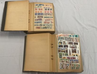 27 Albums Monde : Timbres de toutes périodes,...