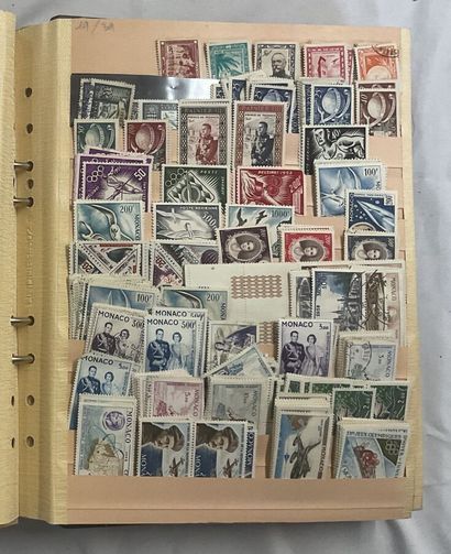 3 Albums Monaco : Ensemble des timbres par...