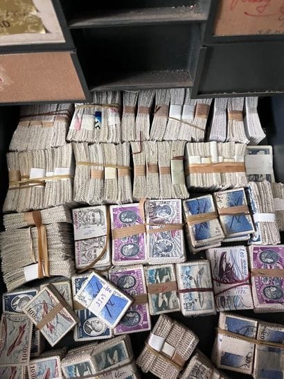 80 Tiroirs Paquet de timbres : Important...
