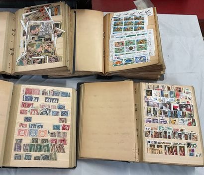 30 Albums Monde : Timbres de toutes périodes,...