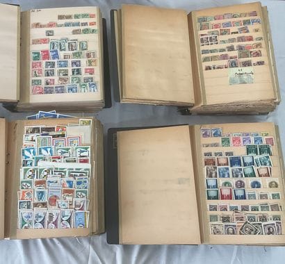 33 Albums Monde : Timbres de toutes périodes,...