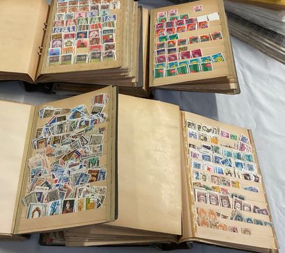 40 Albums Monde : Timbres de toutes périodes,...