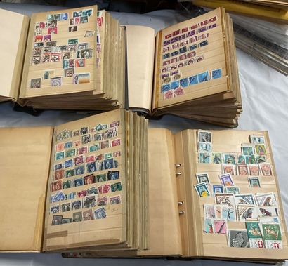40 Albums Monde : Timbres de toutes périodes,...