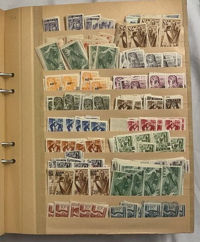 1 Album Sarre : Ensemble de timbres de Sarre...