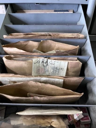 30 tiroirs Thématique : Ensemble de timbres...