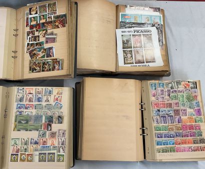 30 Albums Monde : Timbres de toutes périodes,...