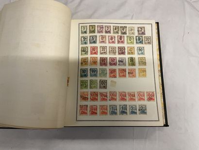 10 classeurs Monde : Timbres de toutes périodes,...
