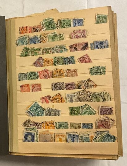 1 Album Chine : Album de stock de timbres...